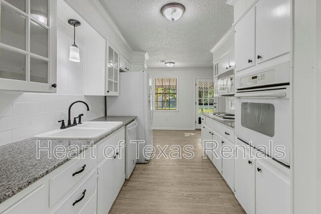 Building Photo - 465 Cranbrook Dr