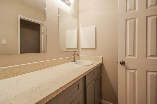 Building Photo - 2219 Hadden Hollow Dr
