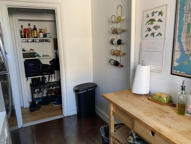 Building Photo - 219 13th St