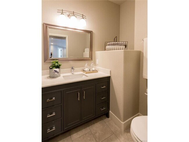 Building Photo - 198 E 1st Ave