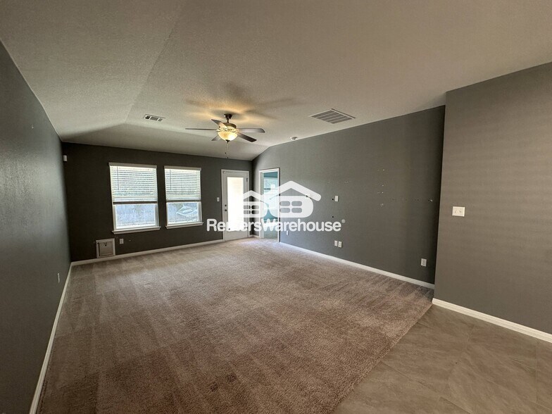 Building Photo - 513 Longmount Cv