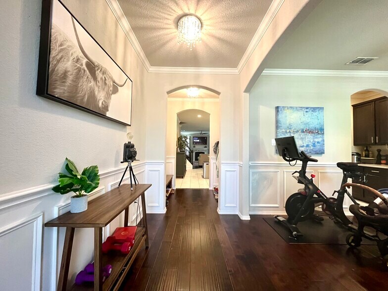 Building Photo - 2432 Whispering Pines Dr