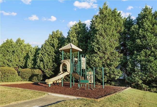 Building Photo - 1938 Dilcrest Dr