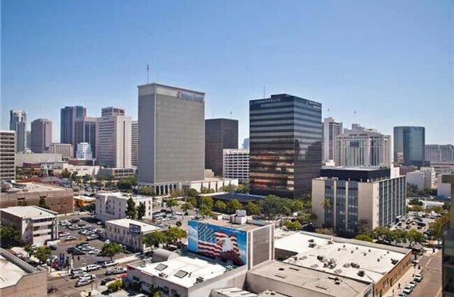 Building Photo - Gorgeous Condo with Amazing Views in La Vi...