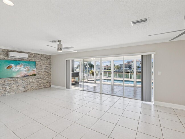 Building Photo - 441 Palm Island NE