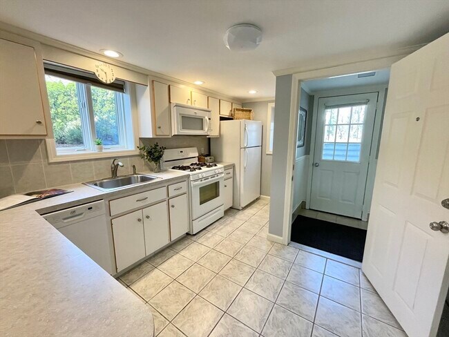 Building Photo - 73 Benefit St