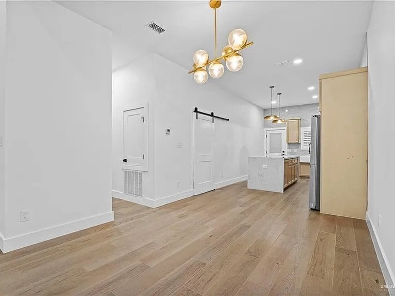 Building Photo - 645 Esplanade Ct