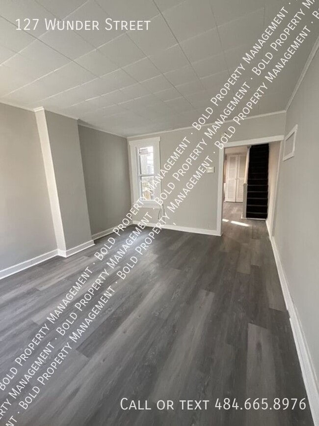 Building Photo - 127 Wunder St