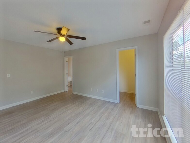Building Photo - 1401 May Oak Cir