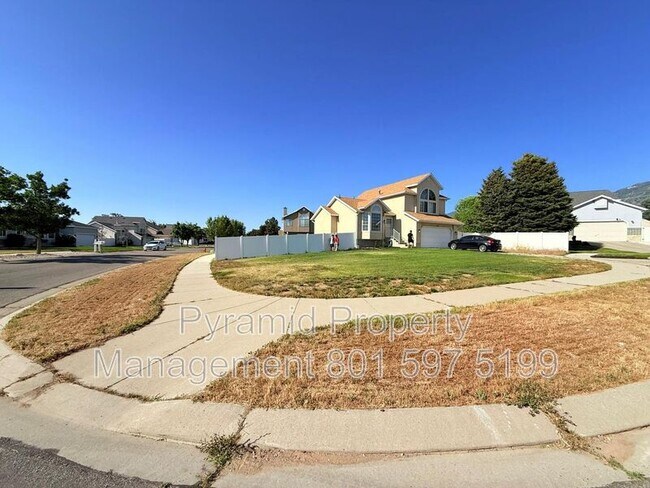 Building Photo - 979 Blue Heron Cir