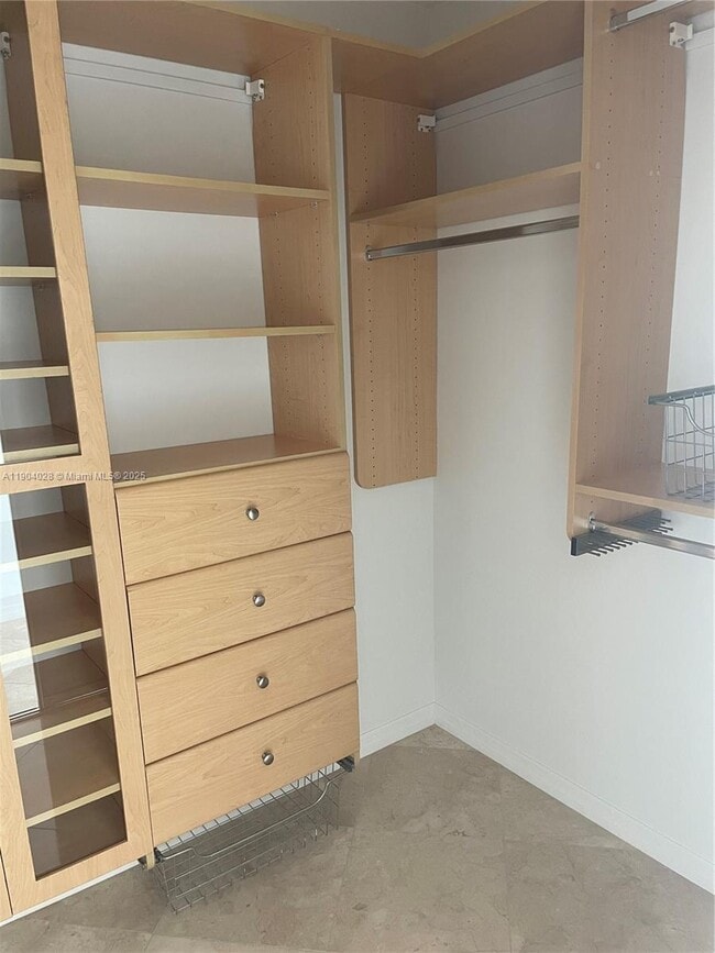 Building Photo - 16500 Collins Ave