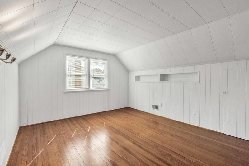 Building Photo - 8212 Dorset Ave