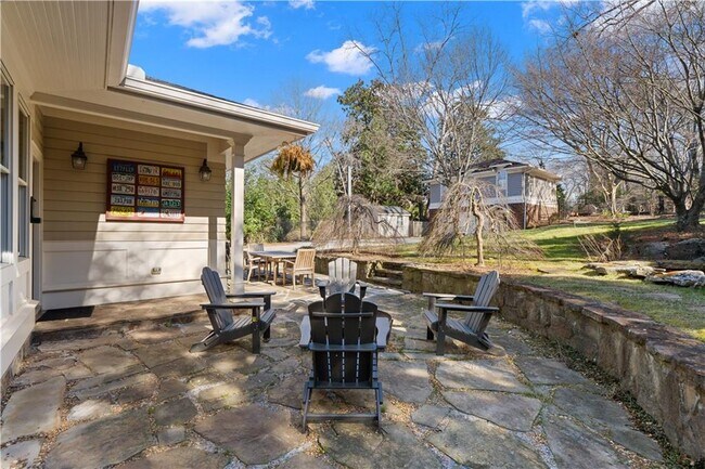 Building Photo - 979 Springdale Rd NE