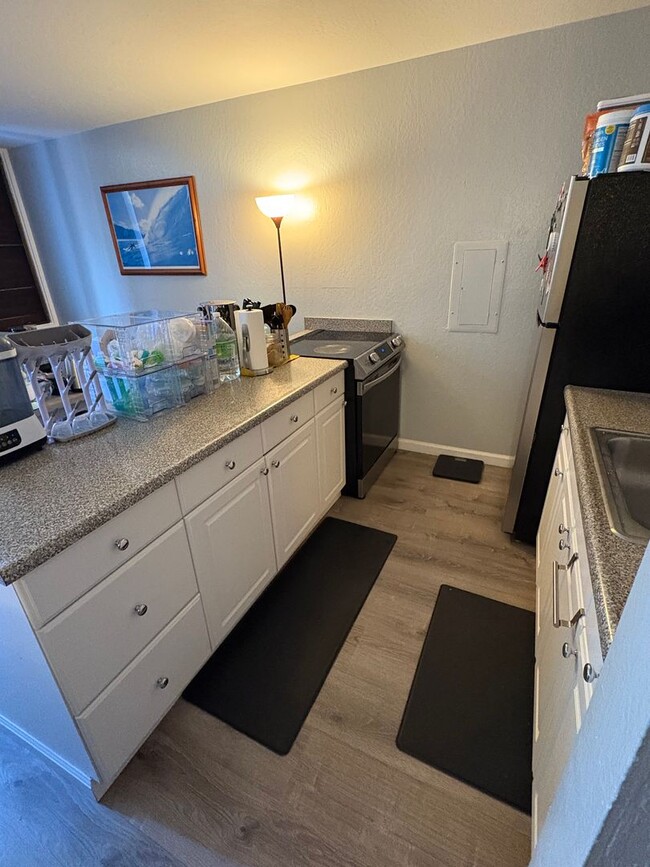 Building Photo - Charming 2 bedroom, 1 bathroom with 1 assi...