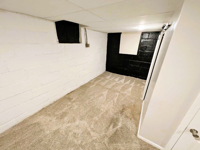 Building Photo - 212 N 3rd St