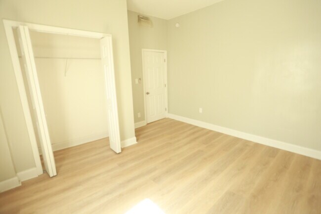 Building Photo - 637 W 59th St