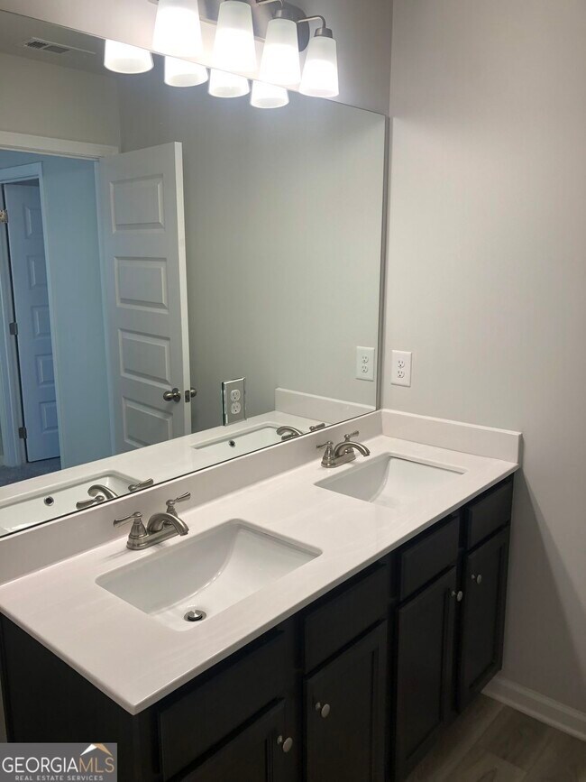 Building Photo - 4211 Portsbrook Ave