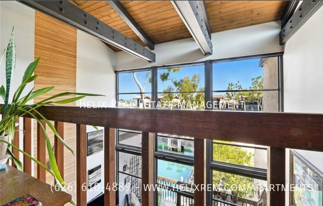 Building Photo - 7322 Marina Pacifica Dr N