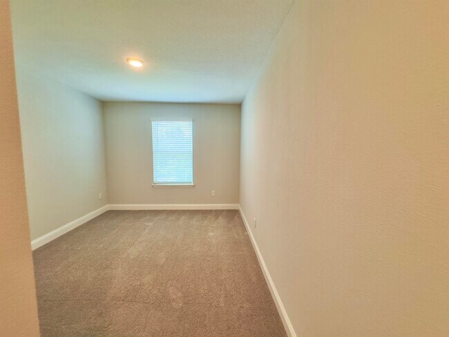 Building Photo - 13870 Harlowton Ave