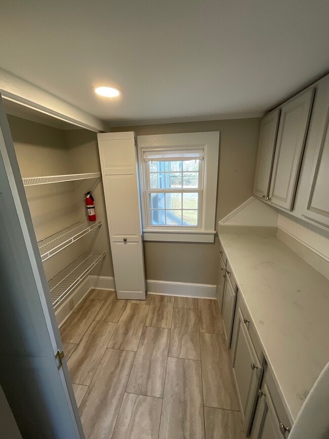 Building Photo - 603 Poplar Ave