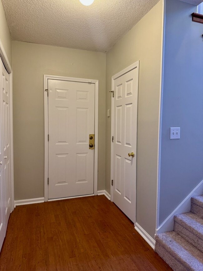 Building Photo - Home Sweet Dallas Home!