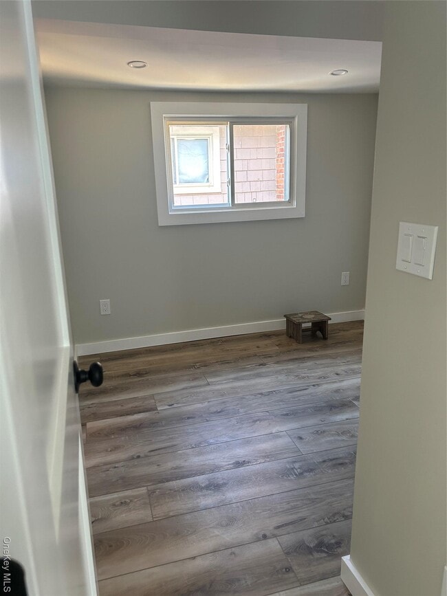 Building Photo - 7 Cedar Ave