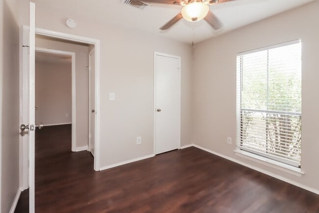 Building Photo - 20810 Union Park Dr