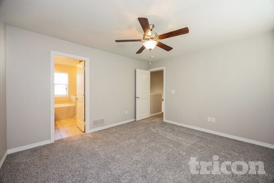 Building Photo - 6733 Galpin Dr