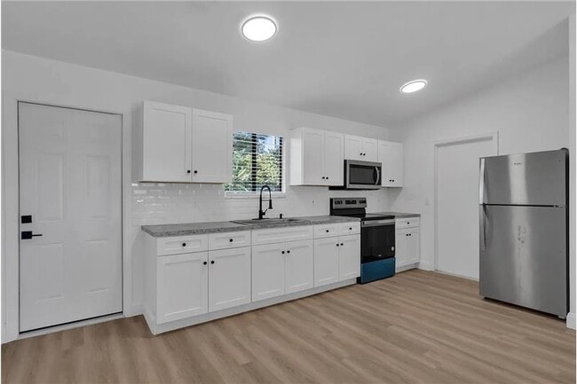 Building Photo - 322 Ixora Ave NW