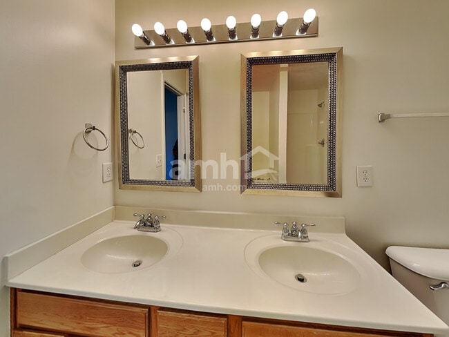 Building Photo - 645 Smoky Mountains Dr