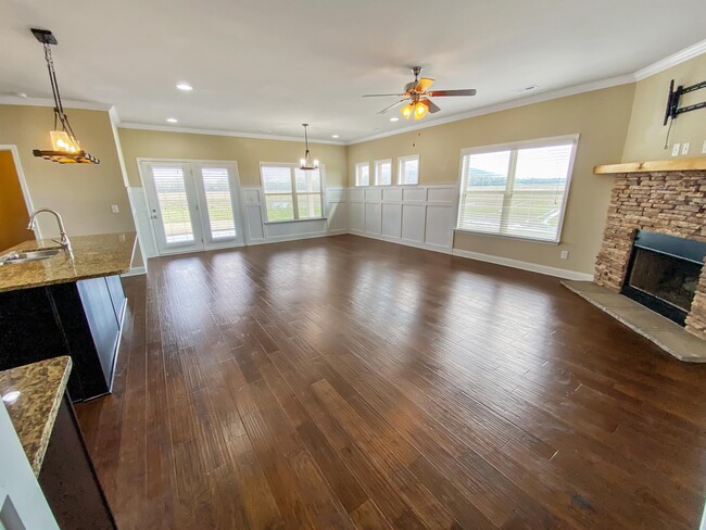 Building Photo - 3037 Greenway Cir SE