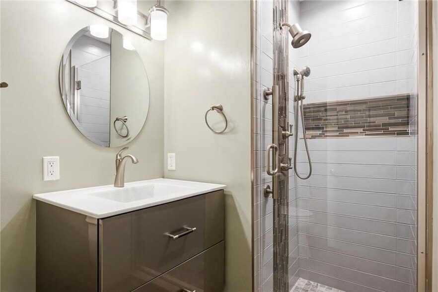 Building Photo - 555 S Water St