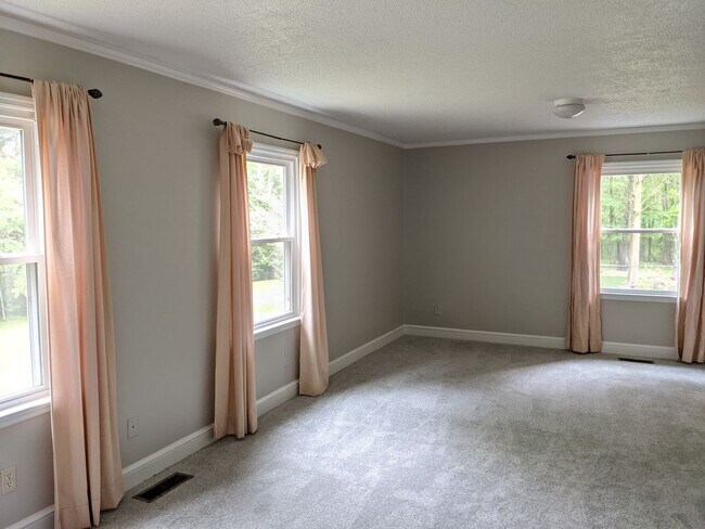 Building Photo - Advance NC - Large Lot/Master on Main