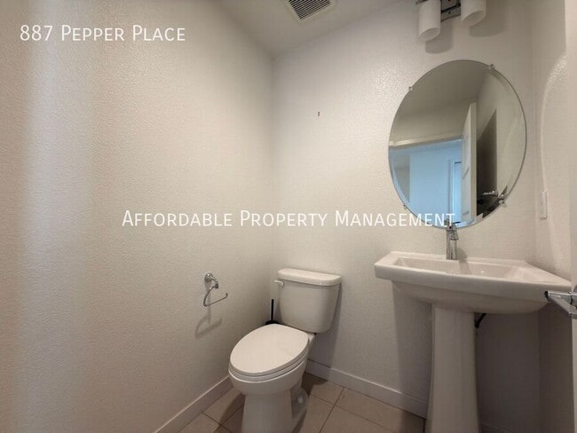 Building Photo - 887 Pepper Pl