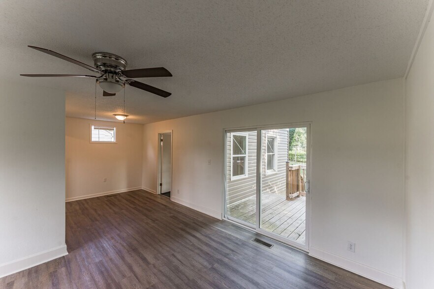 Building Photo - 6619 State Line Rd