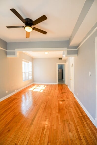 Building Photo - 3525 W Dickens Ave