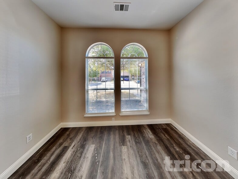 Building Photo - 12608 Summerwood Dr