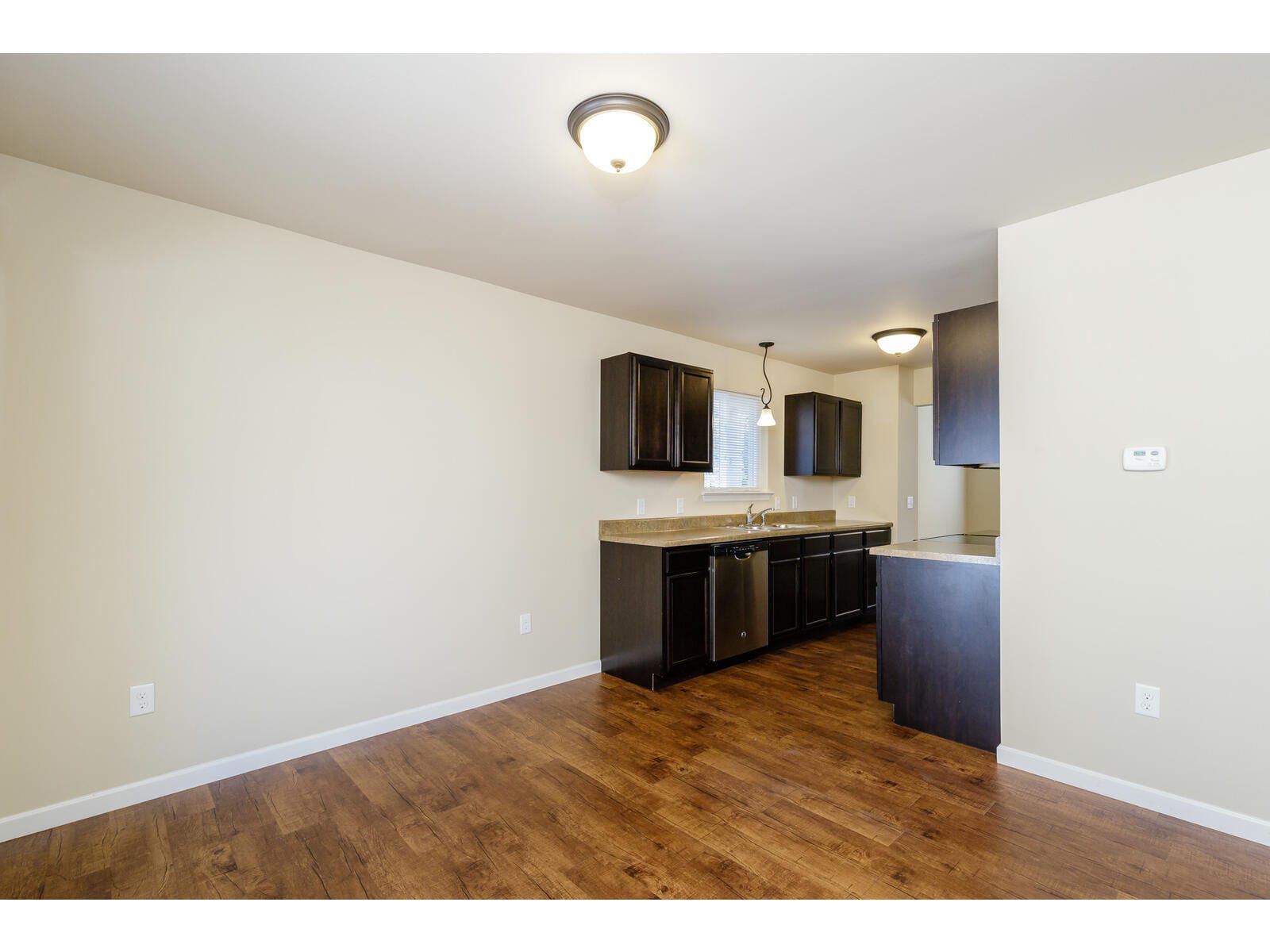 Building Photo - 810 Waler Dr