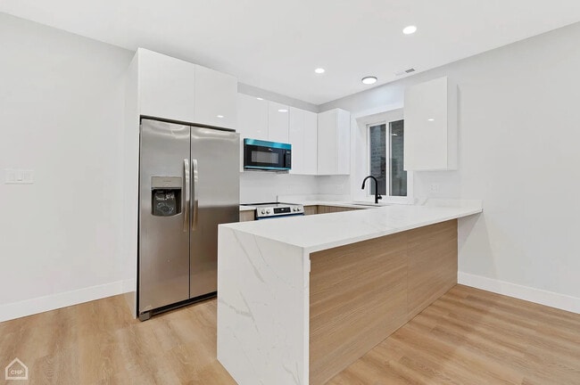 Building Photo - 2626 W 21st St