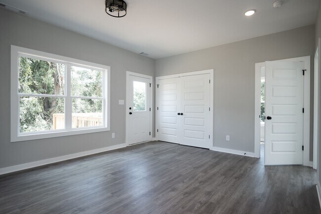 Building Photo - 785 Whitehall Rd