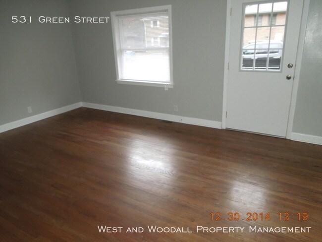 Building Photo - Green Street Duplex in Durham!