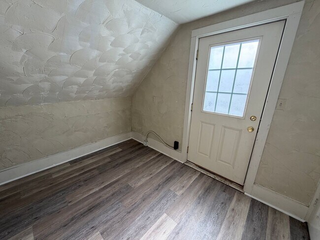 Building Photo - 825 Scott Ave