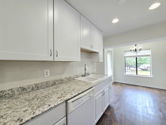 Building Photo - 9569 Coggs Bill Dr