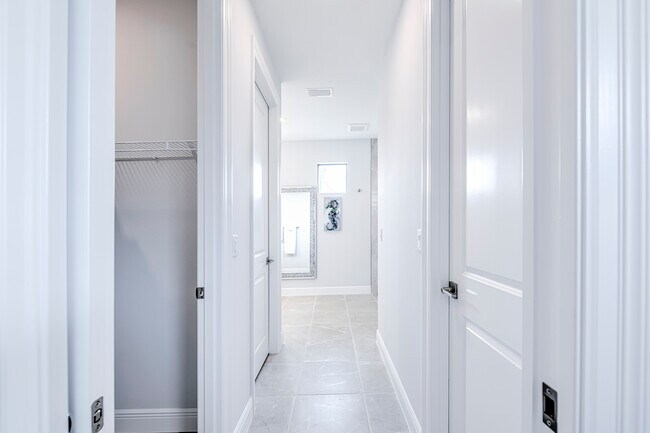 Building Photo - 2322 NW 39th Ave