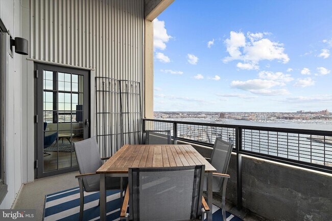 Building Photo - 1200 Steuart St