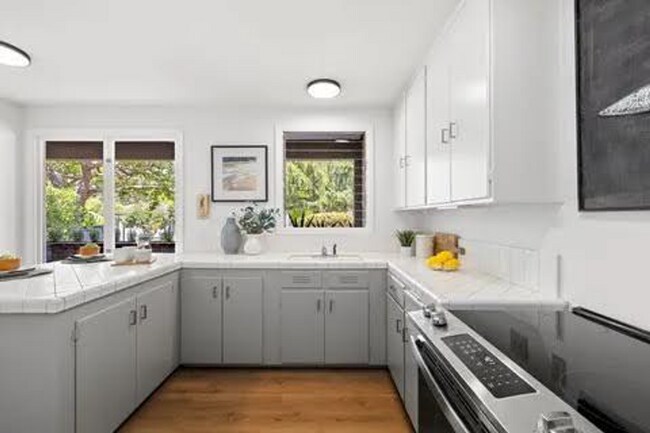 Building Photo - Charming 3bd/3bth Mid Century Home in Lark...