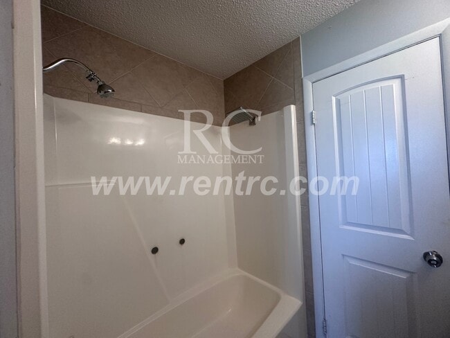 Building Photo - 917 Timberline-