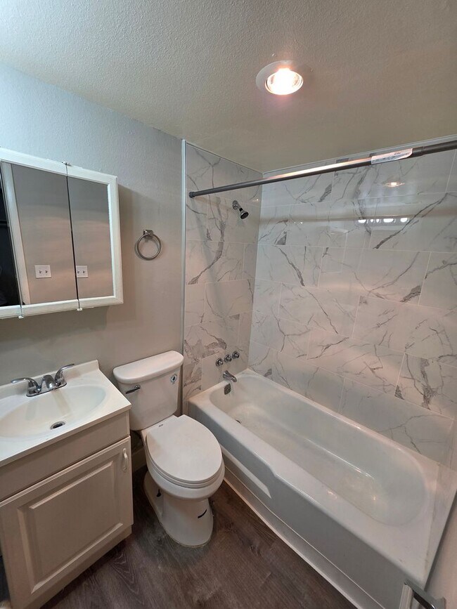 Building Photo - 233 E Arvada St