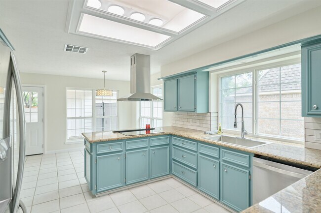 Building Photo - 15854 Knolls Lodge Dr