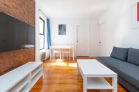 Building Photo - 329 E 94th St